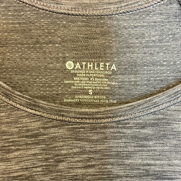 Athleta Short sleeved Shirred top. Size Small - Picture 8 of 8